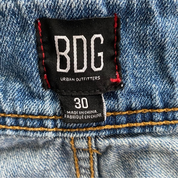 BDG Urban Outfitters Double-Button HighWaisted Mom Jean Size 30 Medium Wash NWOT - Picture 9 of 12